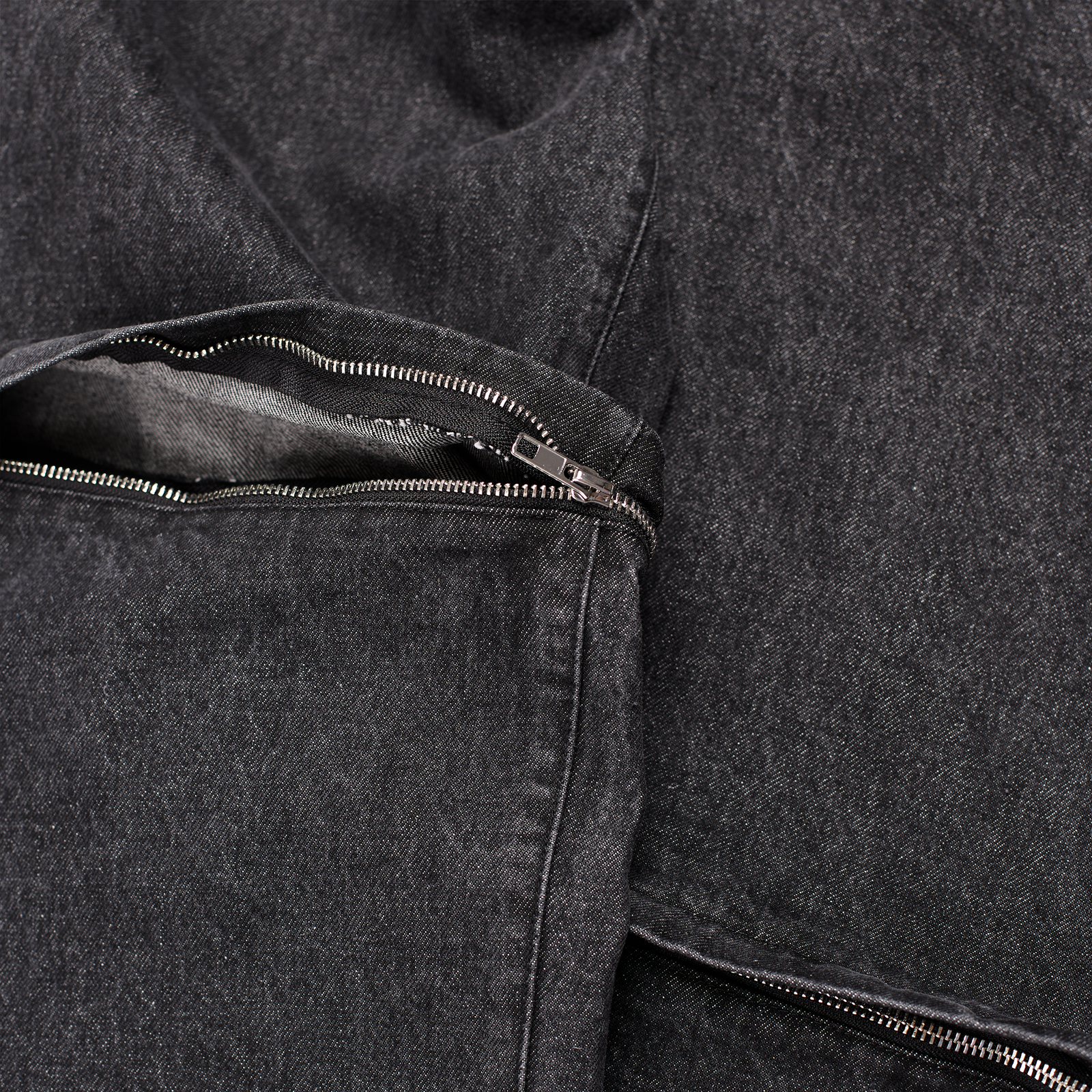 DESOCIALIZED ZIP-OFF DENIM JEANS