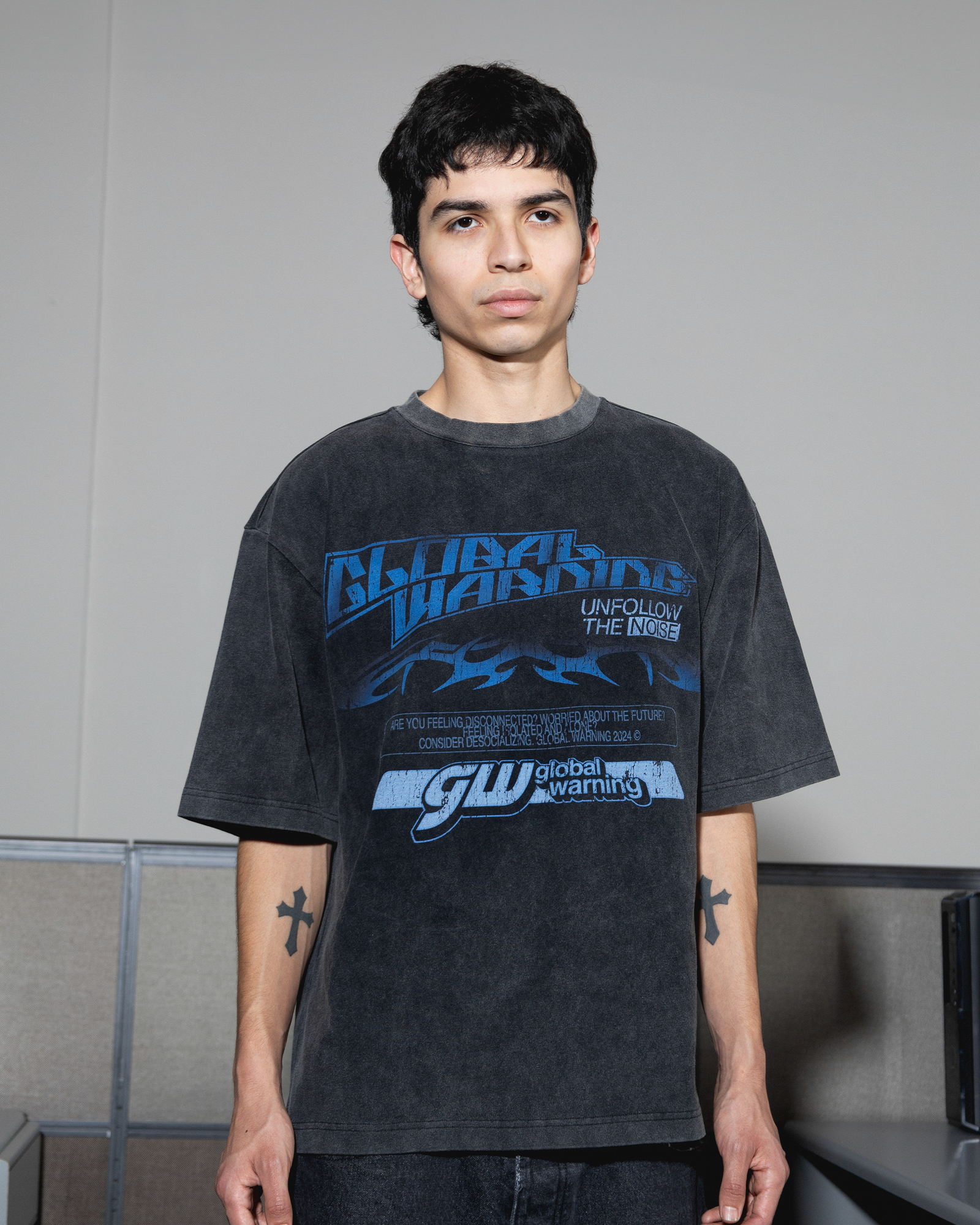 DESOCIALIZED 'UNFOLLOW THE NOISE' VINTAGE WASHED T-SHIRT